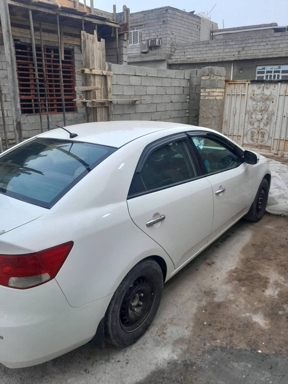 السلام عليكم سيراتو خليجي موديل ١٢ مكفولة من ضربه وتبدبل والصبغ السيارة خير من الله تبريد تدفئه  رقم سليمانيه ١١٥ وبيهه مجال بسيط المكان بغداد ***********
