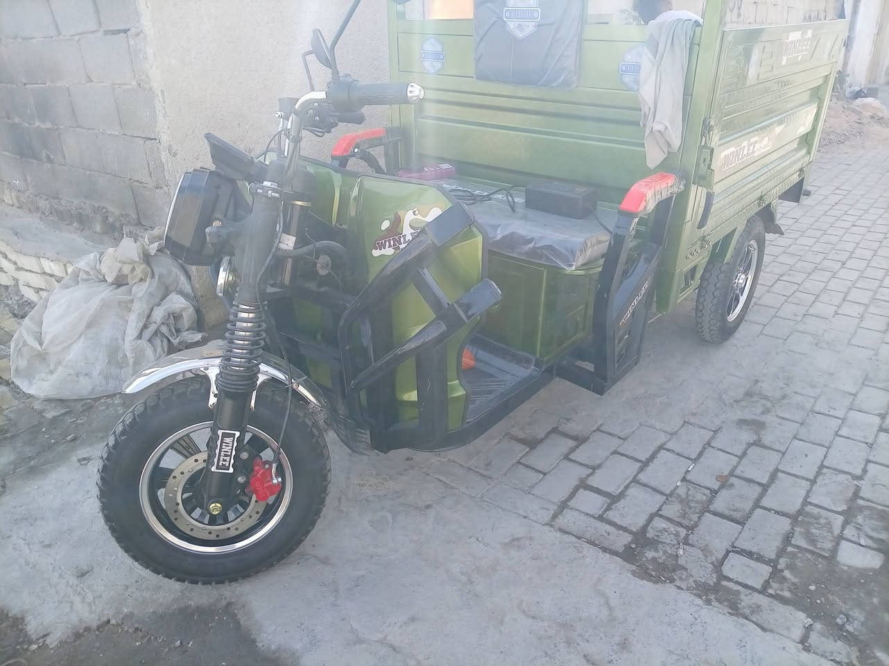 السلام عليكم ستوته شحن 2026 للبيع فول مواصفات تشغيل بصمة عن بعود  اشيل حمل طن دبل إشارة إشارة يمين إشارة يسار بدي كلااب  تايرات جوبلس شراي يتصل  رقم ***********
