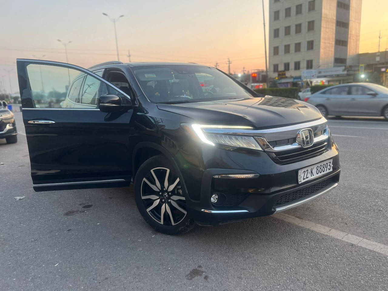 هوندا بايلوت ياباني 2022
٧راكب 
وارد امريكي فول مواصفات حادثها حلو وموجود بالصور 
المواصفات:
١-رادار امامي جانبي(نقطة عمياء) وخلفي 
٢-ترحيب ودخول ذكي 
٣-سويج بصمة وتشغيل عن بعد 
٤-لايت زينون ذكي وبلاجكتورات ضباب 
٥-محرك ٣ونص ٦ سلندر المرغوب
٦-اشاير بالمري 
٧-كشنات جلد وكهرب ٨حركات وتخرين ٣اوضاع ميموري وتدفئة كشنات 
٨-٣اوضاع قيادة ايكو وسبورت وثلجي
٩-تحديد مسار ذكي وياخطوط الشارع 
١٠-نقاط عمياء وكامرة ذكية ٣ وضعيات دوارة 
١١-مثبت سرعة كروز عادي وذكي 
١٢-شاشة جبيرة ١٠انج وتدعم ايفون واندرويد 
١٣-منافذ usb و typec امامي ومقاعد الخلف والمقاعد الاخيرة 
١٤-تبريد ثلج بيانو ٣ قطع امامي ومقاعد الخلفية ومقاعد ال٧ راكب 
وشاشة تحكم خلفي 
١٥-صندوق ذكي شفط 
١٦-كير دكم المرغوب 
١٧-مراية ذكية تعيتم ذاتي 
١٨-ستيرن فول تحكمات وشفتات سرعة 
10 نمر 
١٩-مساند جانبية شركة جلد 
٢٠-بردات بلادي جوم الخلف شركة هوندا سلايد داخل البوب٠
٢١-داخل جلد ودشبول جلد اصلي شركة 
٢٢-سيارة عزلها عالمي١٠٠% وحيف ماكو 
٢٣-سبير وعدة كامل 
رقم اربيل 
مكان السيارة بغداد
السعر 275 
*********** بغداد, العراق
