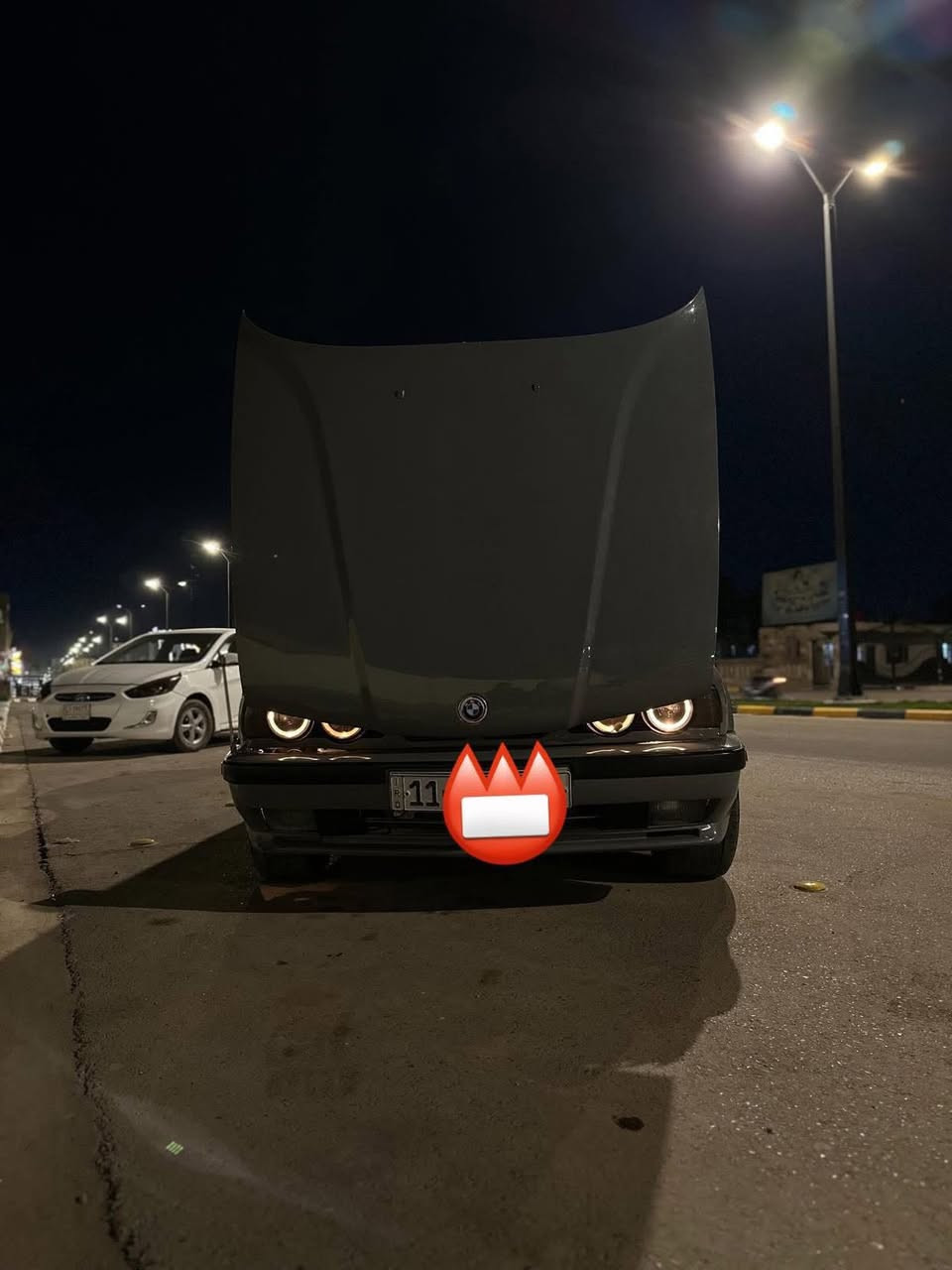 السلام عليكم
بي إم دبليو 525i مكينه مسكر عدله موديل 1990 مكينه وكير خير من الله ترايك للبصره 
رقم بغداد إنجليزي باسمي تحويل ثاني يوم 
تخم ويل وتاير خليه جديد 
حداديه خير من الله 
منضومه تبريد كامله ناقصه بس كمبريسر  الباقي كله مبدل جديد
السياره احلى من الصور و مواصفاته معروفه 
السعر 48 
مكاني حله ورديه 
***********
