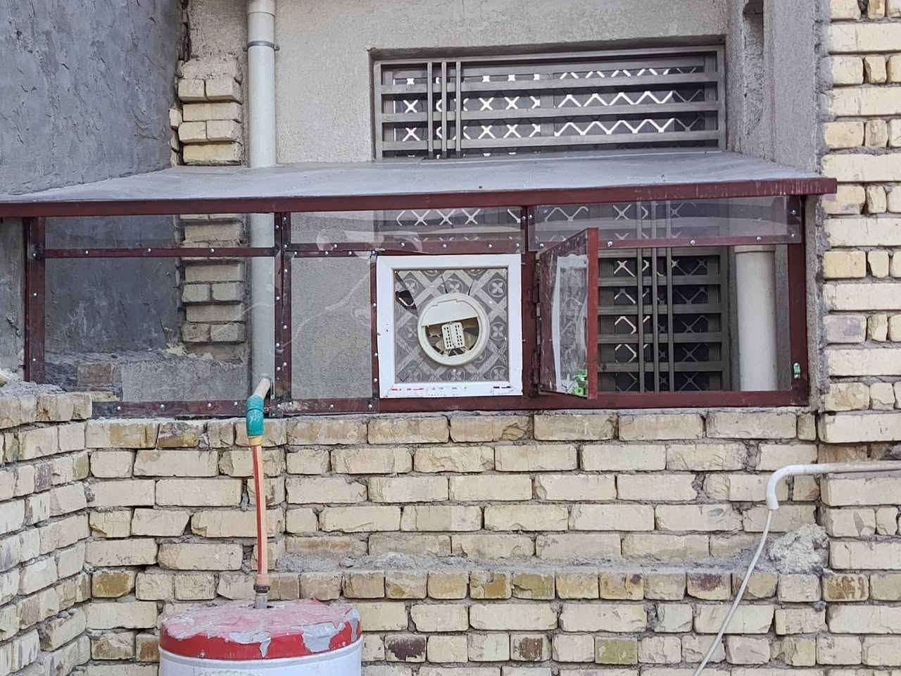 بسم الله الرحمن الرحيم 
السلام عليكم حداد متجول 
باب شباك  سندويج بنل 
تقفيل اصطوح حسب اطلب وسقف الامناور  محجرات درج حديد خارجي سقايف  تصليح بيبان نرمايد وكل ما يخص الحداده  راسلونا خاص اواتصل ع رقم 
***********
