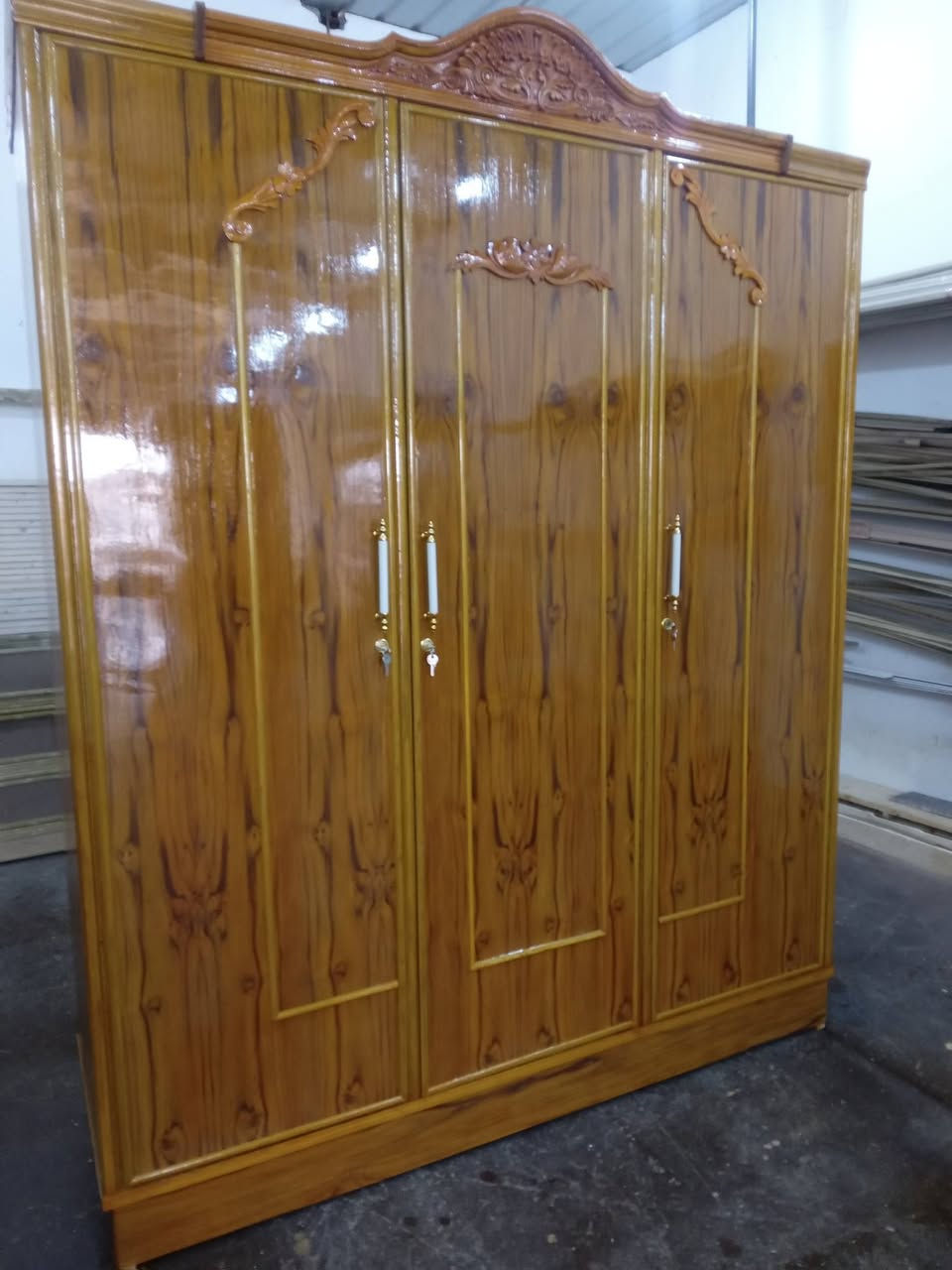 بسم الله وعلى بركة الله 
كنتور صاج تفصال جديد درجه اولى ٣ باب
العنوان محل بلدروز مجاور ابو وطن للمفروشات
***********
