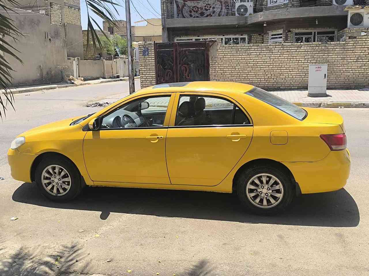 السلام عليكم بي وايدي G3 مديل 2013 رقم بغداد باسمي مصفرة هيئه وغرامات سياره كفاله عامة علا وضعيه الشركه سياره خير من الله مكينه جديده وكير جديد  صدر جديد تخم  تايرات جدد تبريد ثلج سياره كبل لشارع ما ناقص بيها شي كله جاهز  مواصفات السياره بصمه وكرت وفتحه سلايد روف  مري ترحيب حساسات مكاني بغداد
 السعر53وبيها مجال 
رقمي***********
 رقمي ثاني‏‪***********‬‏
