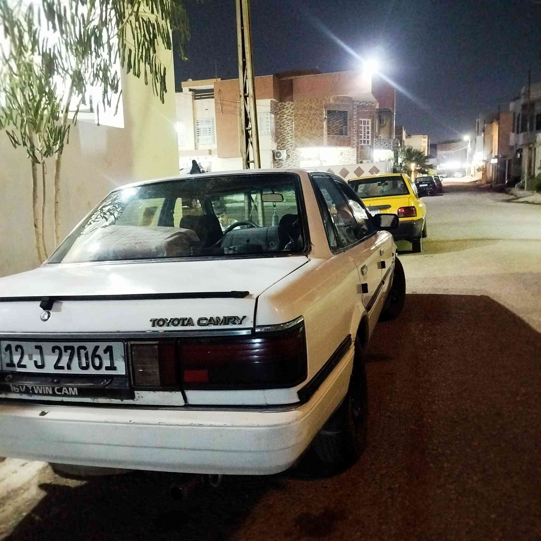 تيوتا كامري للبيع... او  مراوس .
موديل 1991
مكينة وكير شرط طخم جديد سيارة كير توماتيك رقم نينوى مصطرة شرط التحويل السيارة اني الشرعي مكاني موصل السعر 38 وبي مجال 
***********
