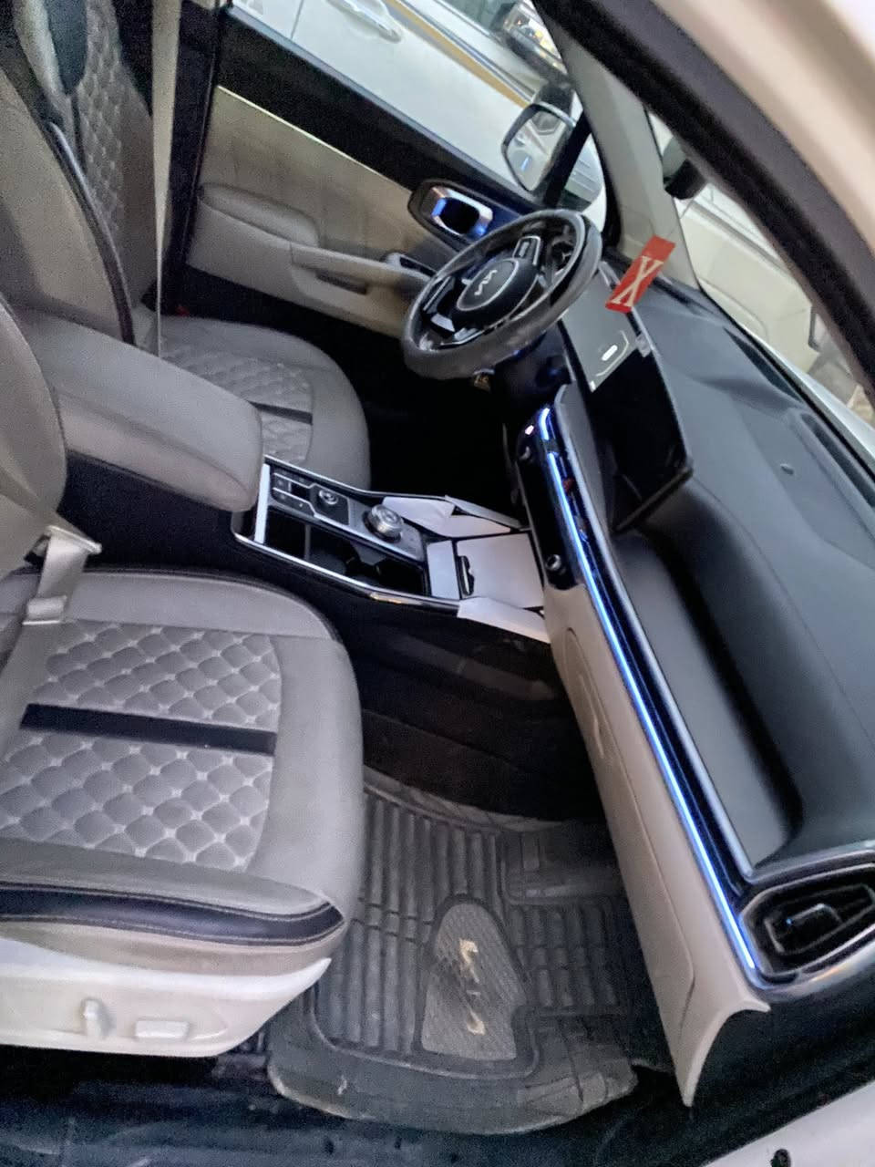 سورنتو 2025  👉بدون بانوراما🤩 رقم بغداد الدولي 🇮🇶ماشيه 18 👉السياره نضيفه 😍 نص فول تحكمات استيرن حساسات امامي خلفي 
بكاني بغداد 🫶
تلفون *********** بي وات ساب
