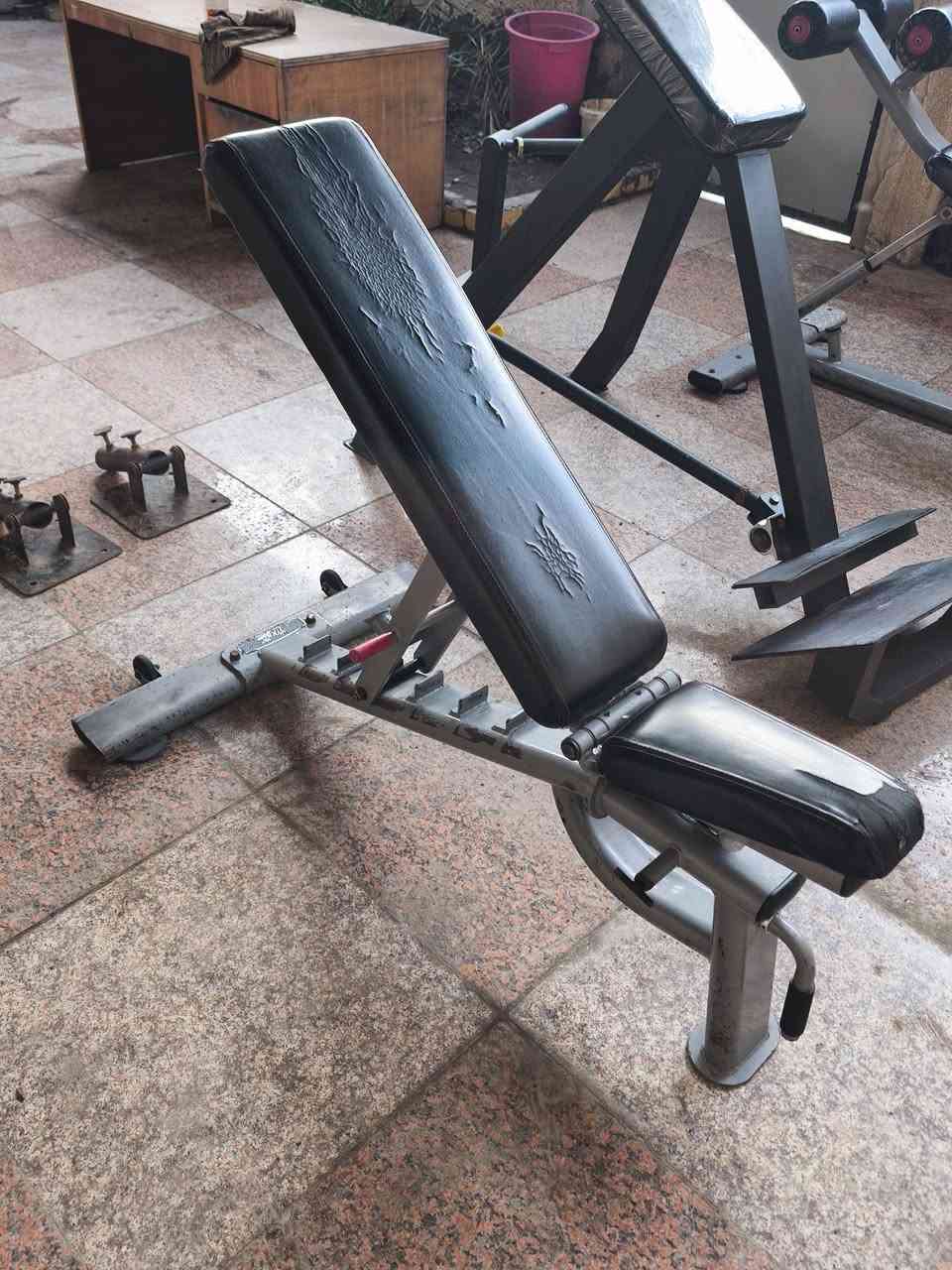 مساطب اعلى واسفل وجهاز سحب تي بار للقاعات او البيوت مستعمل نظيف 

البيع بالكامل جميع الأدوات المعروضة او على فرادا كل واحد بسعره 

مسطبة اعلى ١٥٠ الف
مسطبة اسفل ١٥٠ الف
جهاز سحب تي بار  ٢٠٠ الف
تي بار ارضي عدد ٢  ٥٠ الف

نظافة جيدة يحتاجون لترتيب بسيط

السعر الاجمالي للكل 500 الف قابل للتفاوض 

رقمي *********** 
العنوان / البصرة - القبلة
