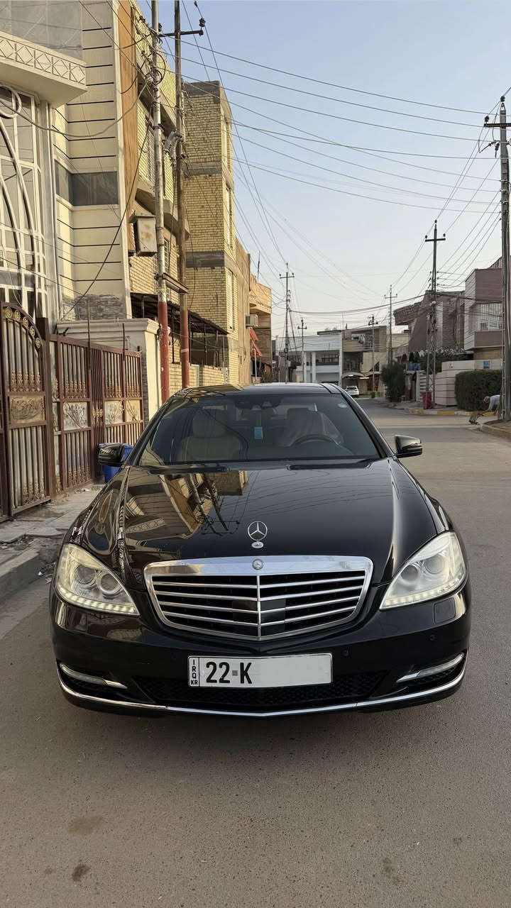 السلام عليكم للبيع فقط 
مارسدس موديل 2013 حجم 500 S 
مكفوله كفاله عامه بدون فتح بدون تبديل 
فول 1/1 باب طويل بانوراما كشنات تدفئه
كشنات تبريد بردات جلد كراسي كهرباء 
بعد على وضع الشركة جاهزه وجديده 
السعر 265 
العنوان بغداد بلديات 
الهاتف ***********
