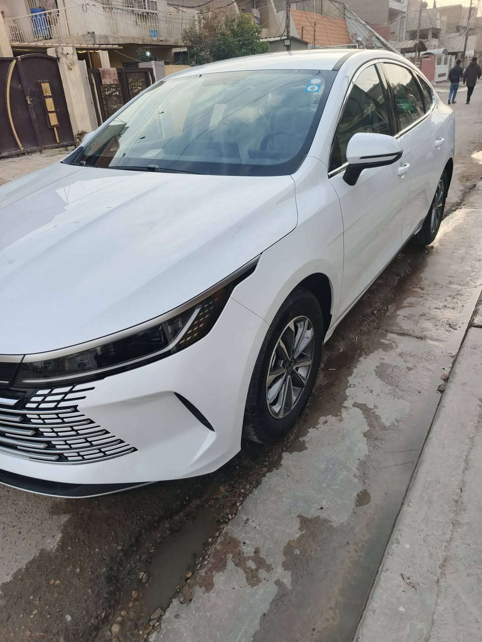 السلام عليكم
من رخصه الادمن 
دستروير BYD
مرقمه كامله باسمي كبل تحويل 
معروفه موصفات الدستروير ما يحتاج نذكر شي 
سياره بوضع الشركه 
ماشيه6000بعده زيرو 
سياره بيهه شخط بالدعاميه وبس وموضح بالصوره 
سياره خير من الله ما ناقصه شي تنصيب برامج كلشي مكمل بيهه 
السعر 18600 قفل
المكان بغداد البياع
الاستفسار ***********
