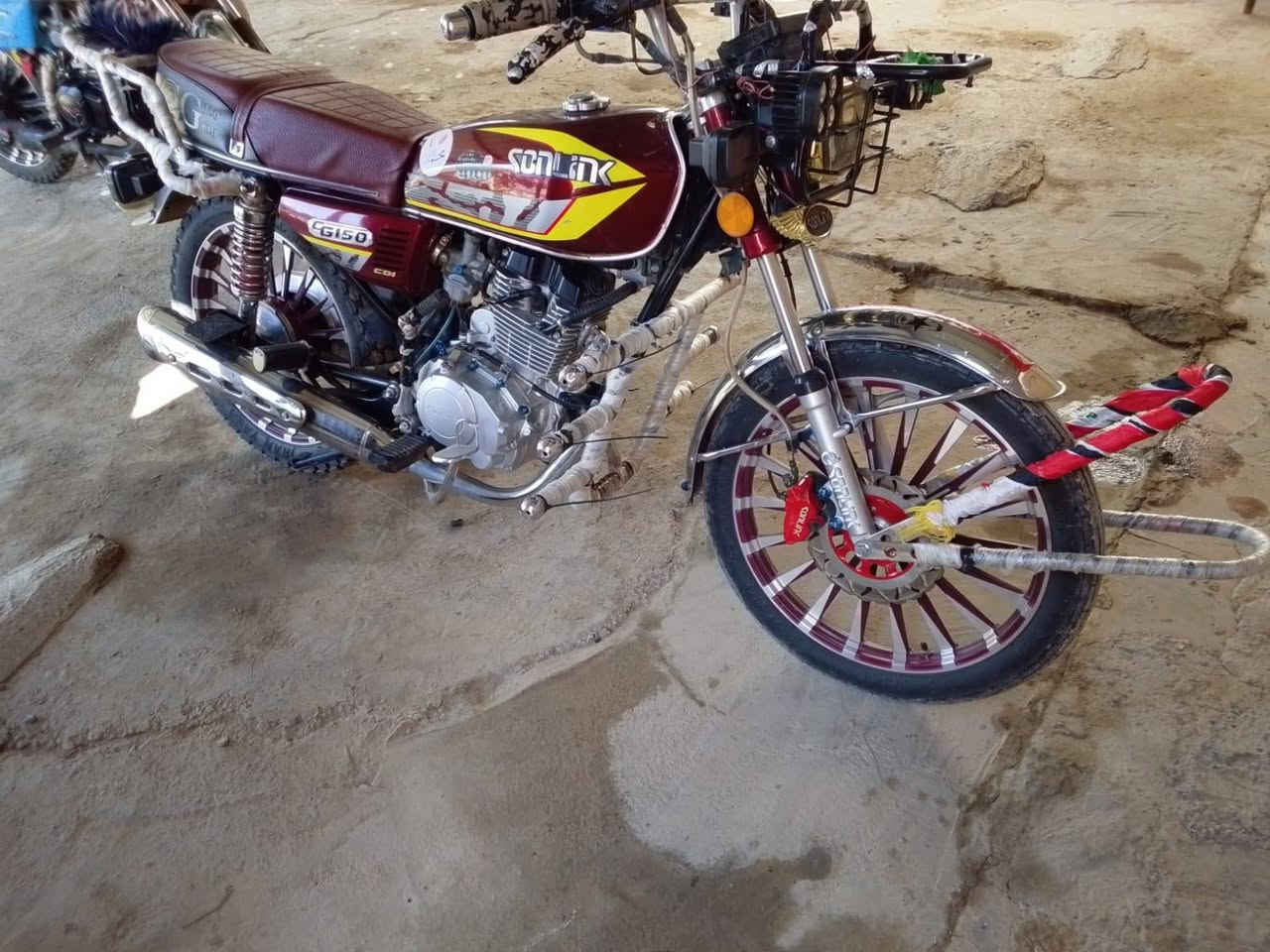 السلام عليكم سيفان موديل 24 بلاد مامبدل بي كلشي نضيف محرك شرط مامفتوح ولاتبخير ***********
