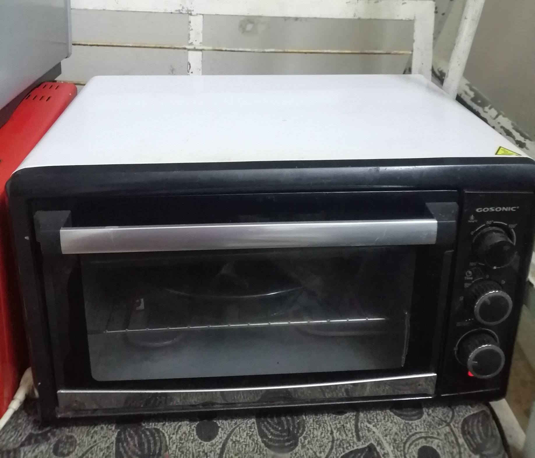 اوفن نظيف وشغال حجم كبير السعر ٣٥ الاتصال عالرقم *********** ويوجد خدمه توصيل
