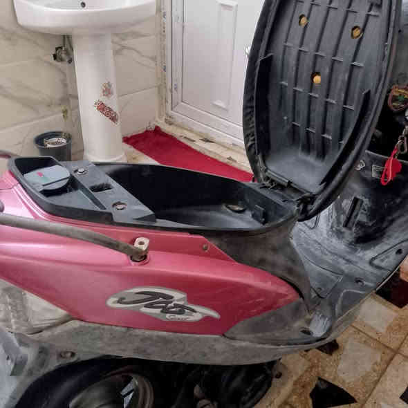 سلام عليكم ماكس منغولي 120 دراجه جانت شغاله ونضيفه وفجأة طفت  وتتاخر بلتشغيل ومن تشتغل ادوس سكليتر تطفه وعفتها بعد وماشفت شنو سبب  كامله لدراجه شوفت عينك  دراجه طافيه هيه تشتغل بس تتاخر  تجي تاخذ وتروح لاتفحص ولا تضل تعامل رايدها ب350قفل  ربع ما اوكع تجي تاخذ وتروح   للاتصال /*********** / الزعفرانيه
