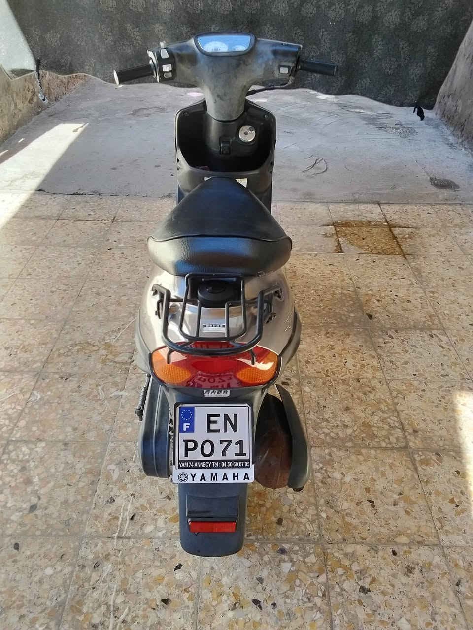 السلام عليكم دراجه يامه للبيع شغاله كله مكفوله كفاله عامه نضافه 100 ب 100 واحد ع  واحد مكاني العماره حي الشهداء السعر 800 بيها مجال رقم الهاتف***********
