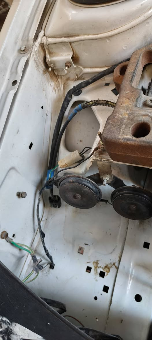 سلام وعليكم بيجو بارص 2012 سيارة كلش نضيفة وجاهزة من كلشي مكينة كير حدادية خير من الله تبريد شغال كهربائيات كلهة شغالة بيهة صبغ نص جاملغ أيسر أمامي وبنيد مبدل بدون أي ضربة دواخل كلهة بلادية سنوية ٢٩ مصفرة غرامات رقم ديالى مشروع وطني  ماشية ١٧٠ مكان بغداد سعر ٤٨ وبيهة مجال رقم ***********
