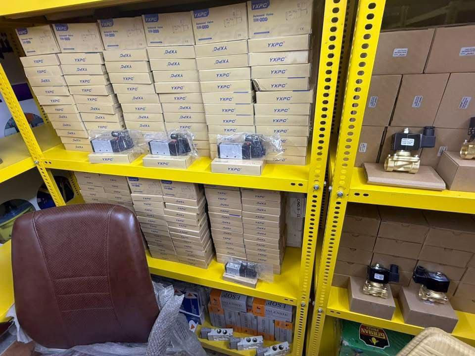 � الموزع الوحيد في العراق 🔴

🔹 شركة أبو غازي للتجارة العامة 🔹
للاستيراد والتجهيز المباشر لجميع الأدوات الاحتياطية لمعامل:

🏗️ الكونكريت (الجاف والرطب)
🛣️ الأسفلت
🧱 البلوك
⚙️ الكسارات

📦 المتوفر لدينا:

1️⃣ قوايش ناقل المواد
2️⃣ كيربوكسات براين
3️⃣ كيربوكس قوايش
4️⃣ بوابات سمنت بجميع القياسات
5️⃣ هزازات مواد بجميع الموديلات
6️⃣ براينات الإسمنت كافة الأنواع
7️⃣ جكات الهواء ومستلزماتها
8️⃣ رولات القياس بجميع الأحجام
9️⃣ فلاتر سايلو الإسمنت
🔟 خلايا الوزن الكورية الأصلية
1️⃣1️⃣ شاشات المواد
1️⃣2️⃣ عدادات الماء (ميكانيكي وإلكتروني)

🛡️ جميع الأدوات بضمان حقيقي لمدة 3 سنوات
🚚 خدمة توصيل إلى جميع محافظات العراق

📍 موقعنا: بغداد – باب الشيخ
📞 ***********
📞 ***********

⚠️ حذر التقليد في السوق – تعامل مع المصدر الأصلي لضمان الجودة والثقة
