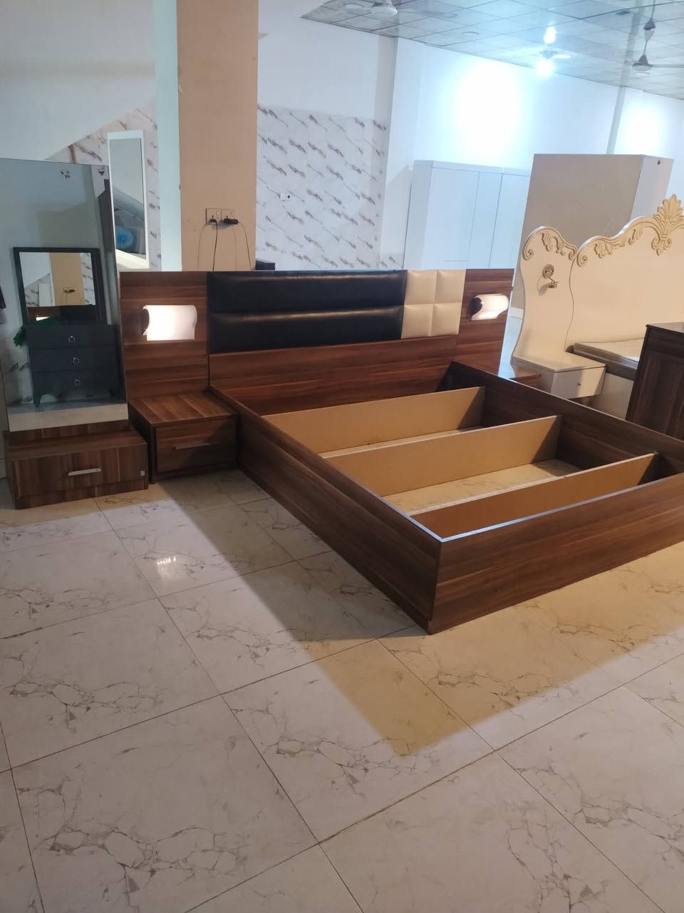 غرفه نوم تركي للبيع للستفسار ***********
