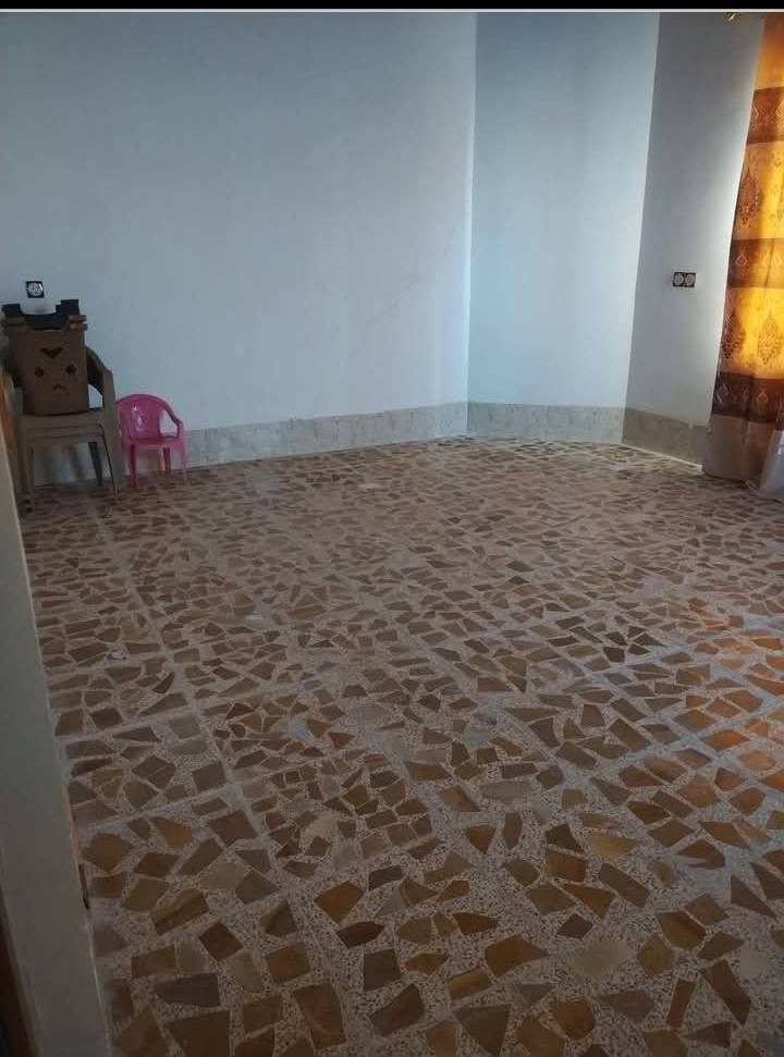 دار للبيع جانب ايمن حاوي الجوسق مساحة 200 م هذا رقم ***********
