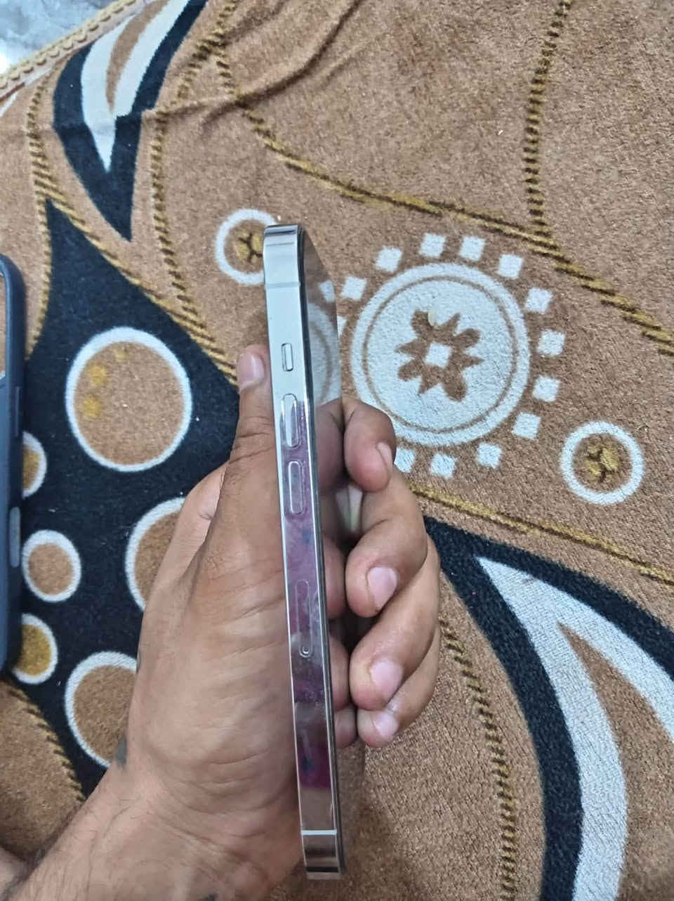 سلام عليكم ايفون 14 برو شخط مابي ممفتوح ولا داخل على تصليح مع ملحقاته الباكيت مالته موجود بسـعر 600 قفل رقمي ***********
