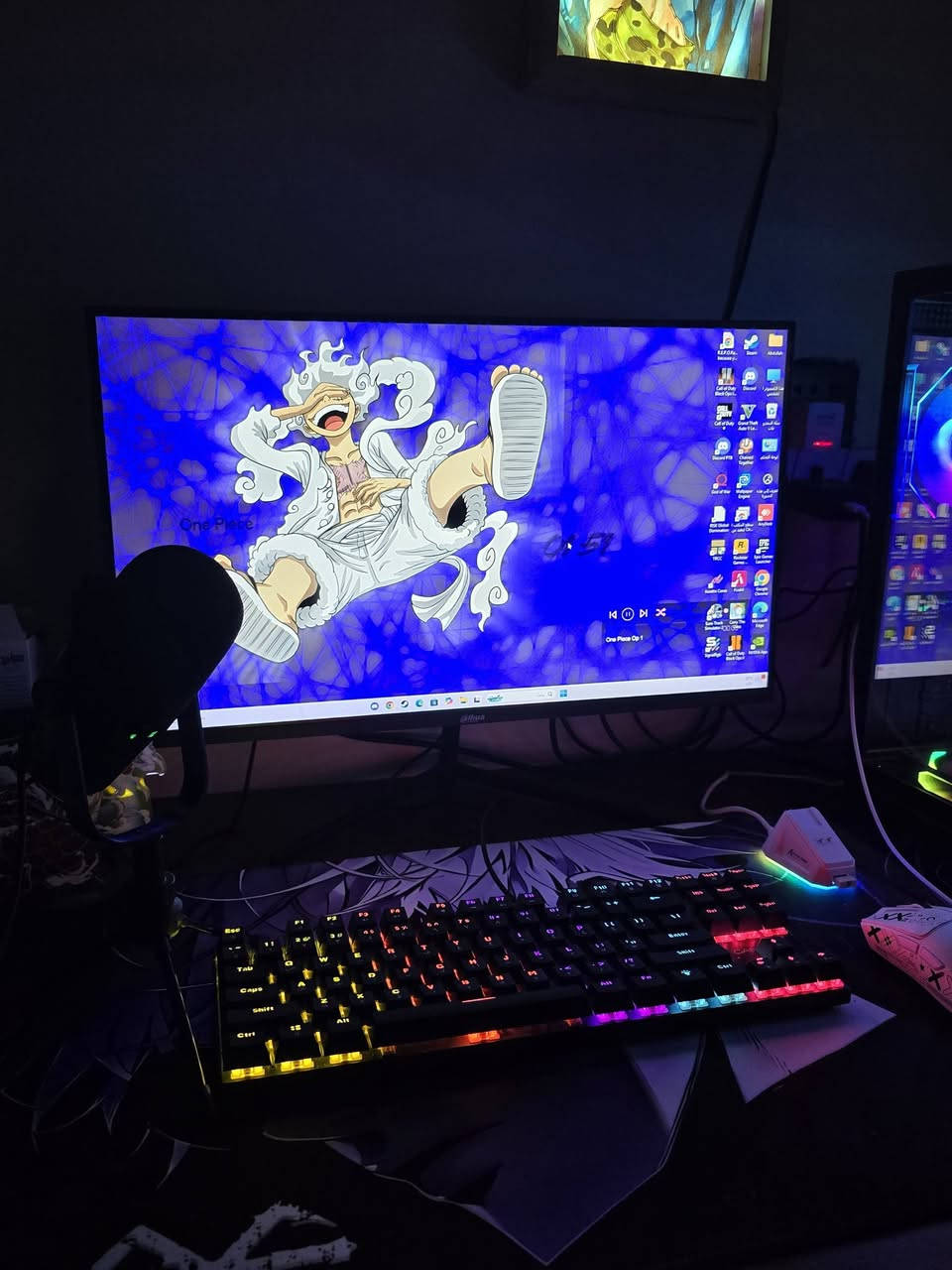 تجميعه للبيع المواصفات
GPU RTX 3050 GALAX DUAL 2 FAN RGB مثل ماموضع بالصوره 
CPU RYZEN 5 3600 Tray يكون بقوة I5 10400F 
Motherboard B450 HDV ASROCK FOR 3RD GEN RYZEN
RAM BLACKWOLF 2*8 16gb 3200mhz
Storage SSD 128GB Sata
HDD Seagate 1 TB 7200RPM
M.2 512G
Power Supply Xigmatek X-power 700W 80Plus
CASE LOVINGCOOL LC- MJ360 BLACK
7 FAN RGB 
Windows 11 pro
شاشه 

‏Monitor aldhua
75hz 
Ips 
24 inch 
1 ms
مبرد مائي من Thermal Cooler Peerless Vision 360 RGB (Black)
الملحقات ماوس كيبورد مايك كاميرا سماعه هايبر اكس ماوس باد جوستك يوبي اس 1500
السعر خاص


**إذا كنت صاحب هذا الإعلان وتريد حذفه لأي سبب، رجاءا أرسل رسالة إلى الدعم الفني**