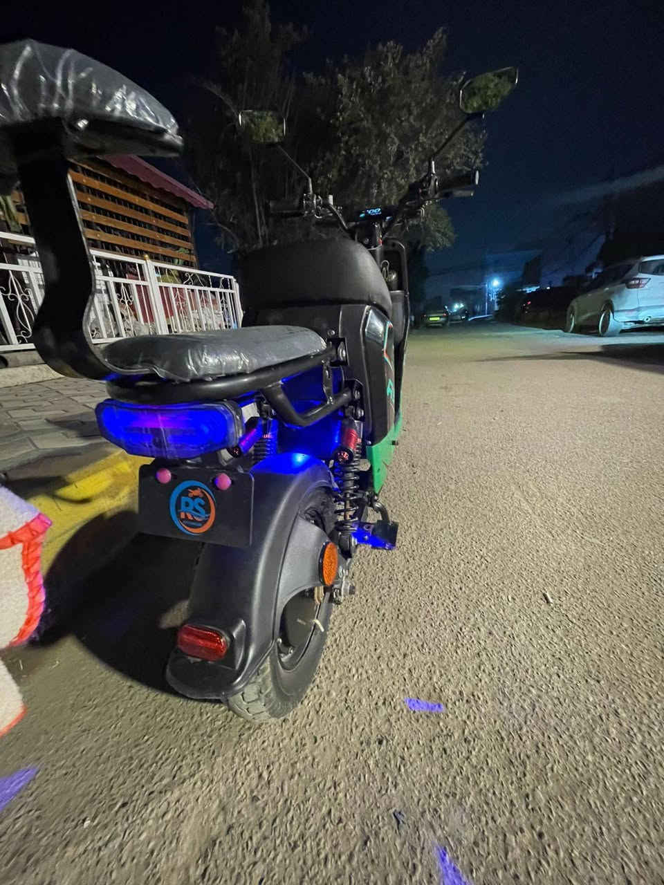 السلام عليكم 
دراجه R9
دراجه كلش نضيفه اي نقص مابيهه 
اربع سرع 
بيهه بك
اشاير لد 
تايرات جدد
5بطاريات بحاله ممتازه
مرايات اصليه 
بيه ستاند صفح وستاند تعليك 
بصمه ,وسويج
بلوتوث 
شاحنه اصليه 
بيهه دبل اشلره 
مدخل شحن يو اسبي 
دبلاتهه شغاله طسه ناعمه 
 العنوان بغداد الامين الثانيه 
425بيه مجال حك الجيه 
***********
