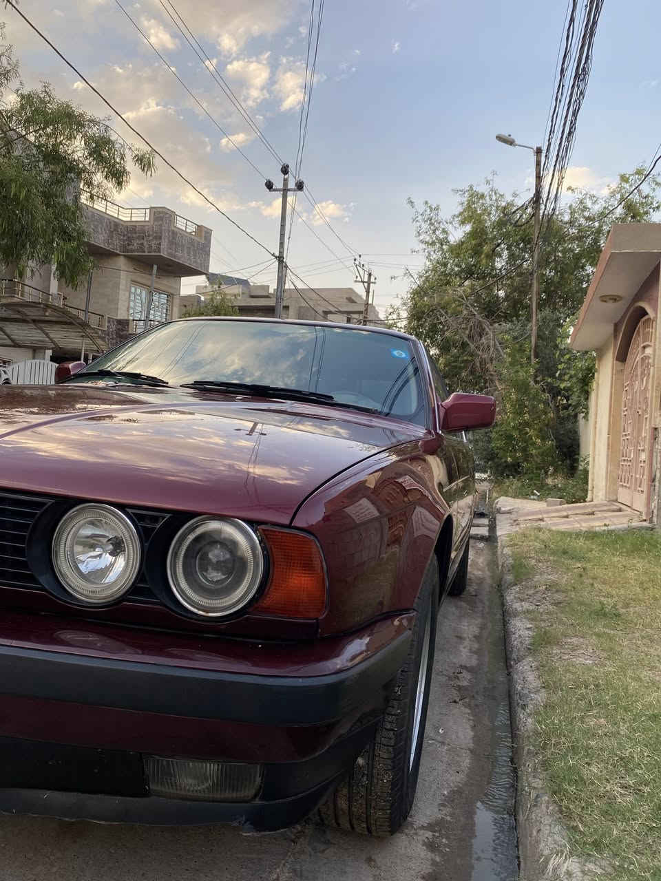 للبيع Bmw 525 كبس كير توماتيك
موديل 1991 
رقم نينوى جديد بسمي
بدون ضرر صبغ جماليه
اربع جامات كهرب
قفل مركزي
طخم كامل مع طخم تاير جديد 
***********
واتساب ***********
