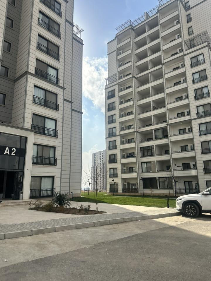 🌿 روزكاردن ، فی فلوریا سیتی

الأول مرة بدفعة (25,000$)
دفعت الاستلام   (25,000$)

باقساط مريحة ( 96 شهر) امتلك شقتك الان باعلى معايير الحياة والرفاهية وبمواصفات عالمية 
مساحة 176m
🔸تبريد تدفئة Hisense VRf 
🔸نضام الحريق 
🔸مطابخ جاهزة
🔸سقف مغربي
🔸ارضية پاركيت (خشب)
***********
***********/واتساب 
مصطفي 
مقر شركه 
طريق مجدي مول داخل مجمع فلوريا ستي شركه باب النجاح
