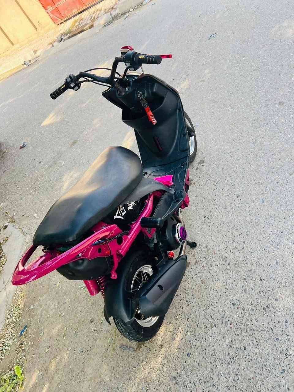 سلام عليكم ماكس عدله للبيع دراجه حلو ونضيف بوشه 49 اي عيب مابيه سلف كامل شغال سعره 650 وبي مجال ***********  مراوس بيراني حسب النضافه
