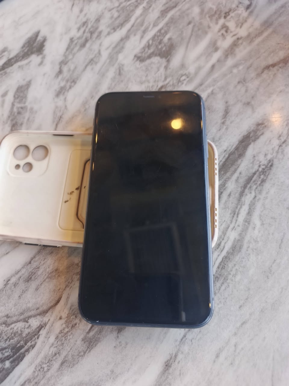 ايفون 11 عادي بلادي كلشي ما مبدل بي بطاريه مثل ما موضح 70 وصرفهه كلش حلو رايده ب 300 رقمي *********** وتساب فقط او مراسله ع مازنجر مكاني فلوجه شهداء
