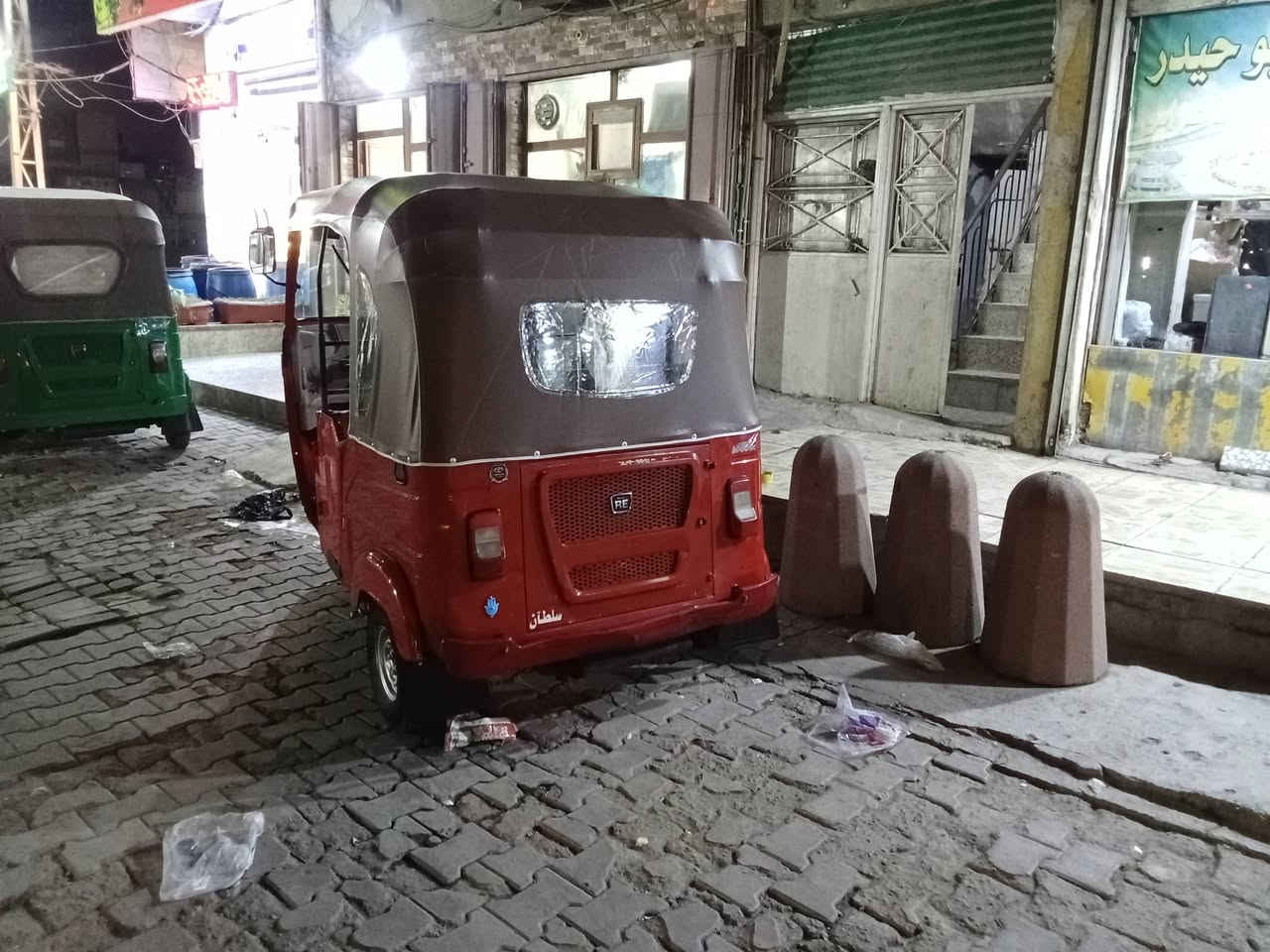 سلام عليكم شباب تكتك موديل 22شهر 12 تكتك كفالة ما معمرة ولا قطرة صبغ سعر 9مليون الاستفسار اتصل على ***********
