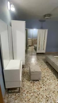 غرفة اخشاب • ضرر بسيط • ميز أيمن