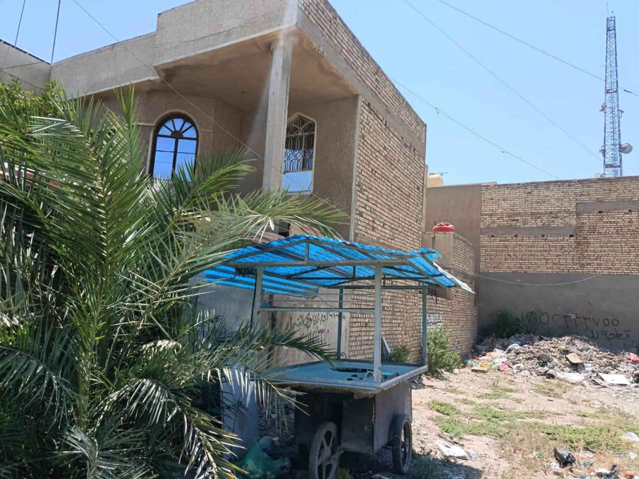 150م
طرمه وحديقه ومطبخ بصفه صاله هول بنص غرفة جوه وحمام ومخزن وبيتونه كيزر وهيج
الفوك غرفتين هول فوك الهول وباب سطح ودرج سطح ثاني فوك يعني سطحين
سعر300 مليون نهايته كلش قليله بحي الجهاد مكانه مميز تجاري منطقة البيت نظيفة مبلطه راقيه 

ملاحظة بس الكاشي بي شويه تعبان الطابق الارضي

مطبخ . استقبال . هول . 3غرف نوم . حمام . حديقه.
***********
