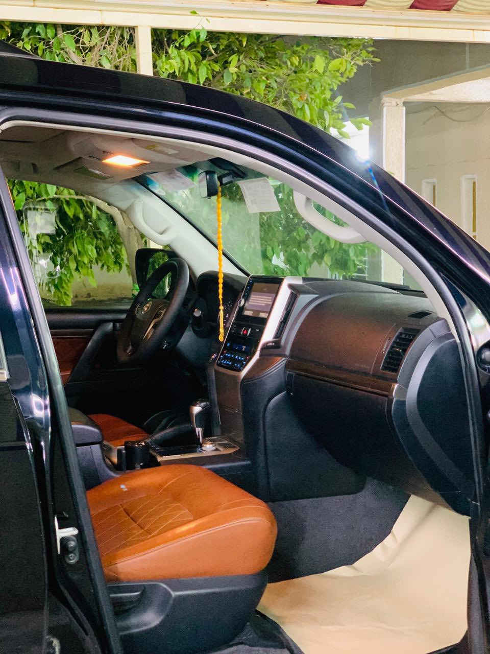 يالله
______________________________________

لاندكروز2020

مكفوله كفاله عامه   

فول مواصفات 1/1 

صاج  

مري قلاب +كهرباء

ثلاجه داخليه 

تشغيل عن بعد 

فتحه سقف

.حساس امامي خلفي

.تحكم ستيرن        

8يرباك 

كامره خلفيه

 كشن كهرباء +جلد 

تبريد ٣ قطع

دفلوك 2×2

 ٤×٤

.زراك لايت

مكينه ٦ سلندر 

ماطور هوه بلادي 

ضائه بل دوس

ضائه بل دوس اصلي 

________________________________

(السياره مكفوله كفاله عامه

 

فقط بيها نص البنيد صبغ فقط فقط بنيد بدون اي داخل كفاله الباقي 

 

موبايل ***********  /***********

مكان السياره بغداد الشراي يتصل ويدلل). رقم  إربيل جديد بسمي هزه سنويه كلها جديد  .  

٤٧٠ بيها مجال شي بسيط
