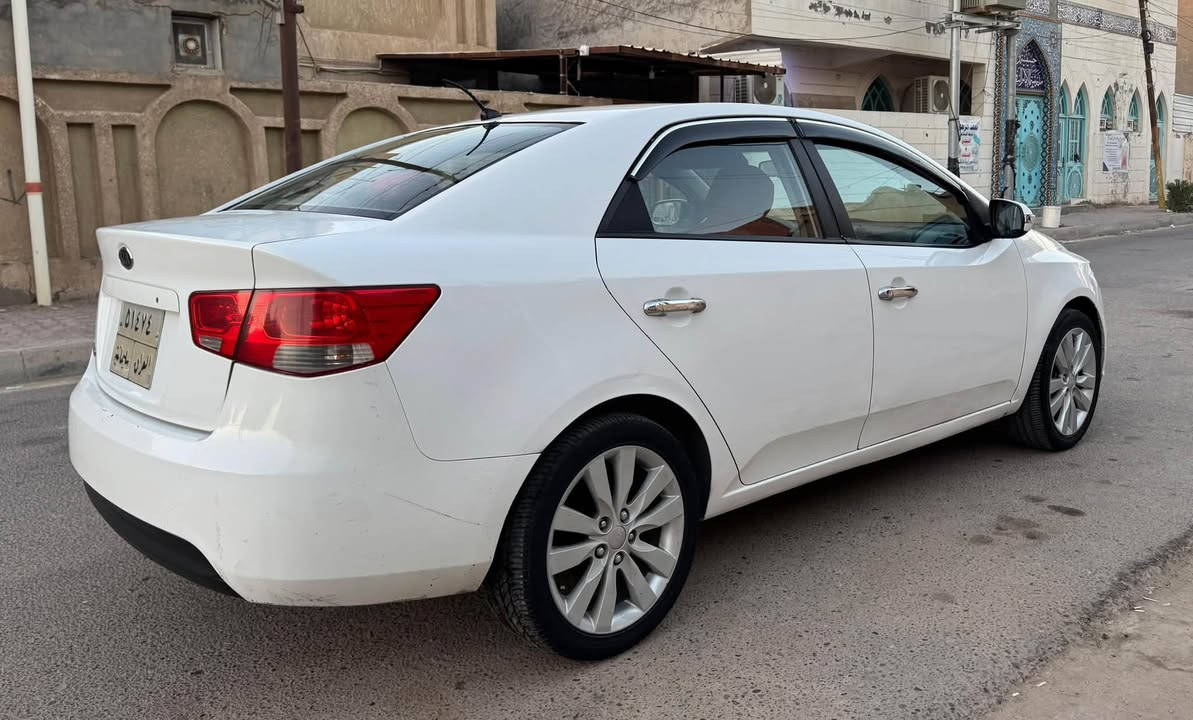سيراتو خليجي موديل 2010
بيهه بارد اباب الصدر 
مكفوله من الصبغ
تبريد ثلج
حداديه جديده
السياره جديده جدا
السعر
95 وبي مجال قليل
***********
