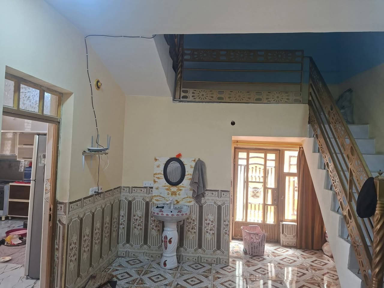 بيت للبيع 200متر غرفتين 5×4 صاله 8×4 حمام داخلي مطبخ 5×4 ستقبال 6ونص ×4 صحيات خارجيه طارمه خدمات كامله مسجل كهرباء ومي مسجل بطابو قرب مول الجود رقم هاتف *********** وتساب اوتصال 
@إشارة
