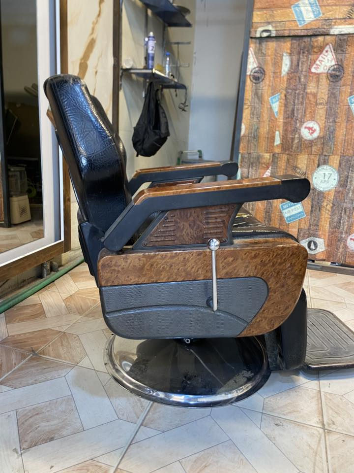 سلام عليكم حبايب كرسي حلاقه يرادله تعديل ومرأيا  ضهر أمدياف مكان كربلاء الهنيديه للتصال ***********
