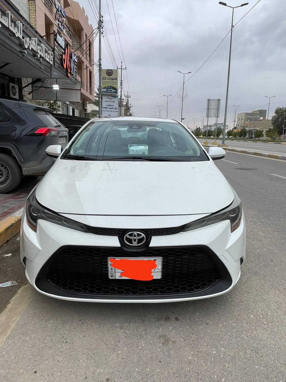 السلام عليكم/ كورلا للبيع موديل 2020 وارد امريكي فول مواصفات نضيفة جدا بدون ايرباك محرك 1800 بدون ادفانص XLE المواصفات 
1- محرك 1800المرغوب بدون ادفانص 
2- فتحة سقف 
3- تبريد ثلج + تدفئة 
4- كشنات جلد لونين 
5- تدفئة بالكشنات 
6- شاشة +كامرة 
7- مخارج usp+aux
8- طخم تاير 
9- نضام قياده سبورت وتحديد مسار 
وبعد مواصفات الفول السيارة رقم بغداد معوقين باقي 6 اشهر وصير حرة السعر 130 للاستفسار ‏‪0770 968 3235‬‏ أتصال أو واتساب واسف لغلق التعليقات الي يحب يعرف تفاصيل اكثر يتصل على الرقم الموجود بالاعلان أو واتساب واكون بخدمتة
