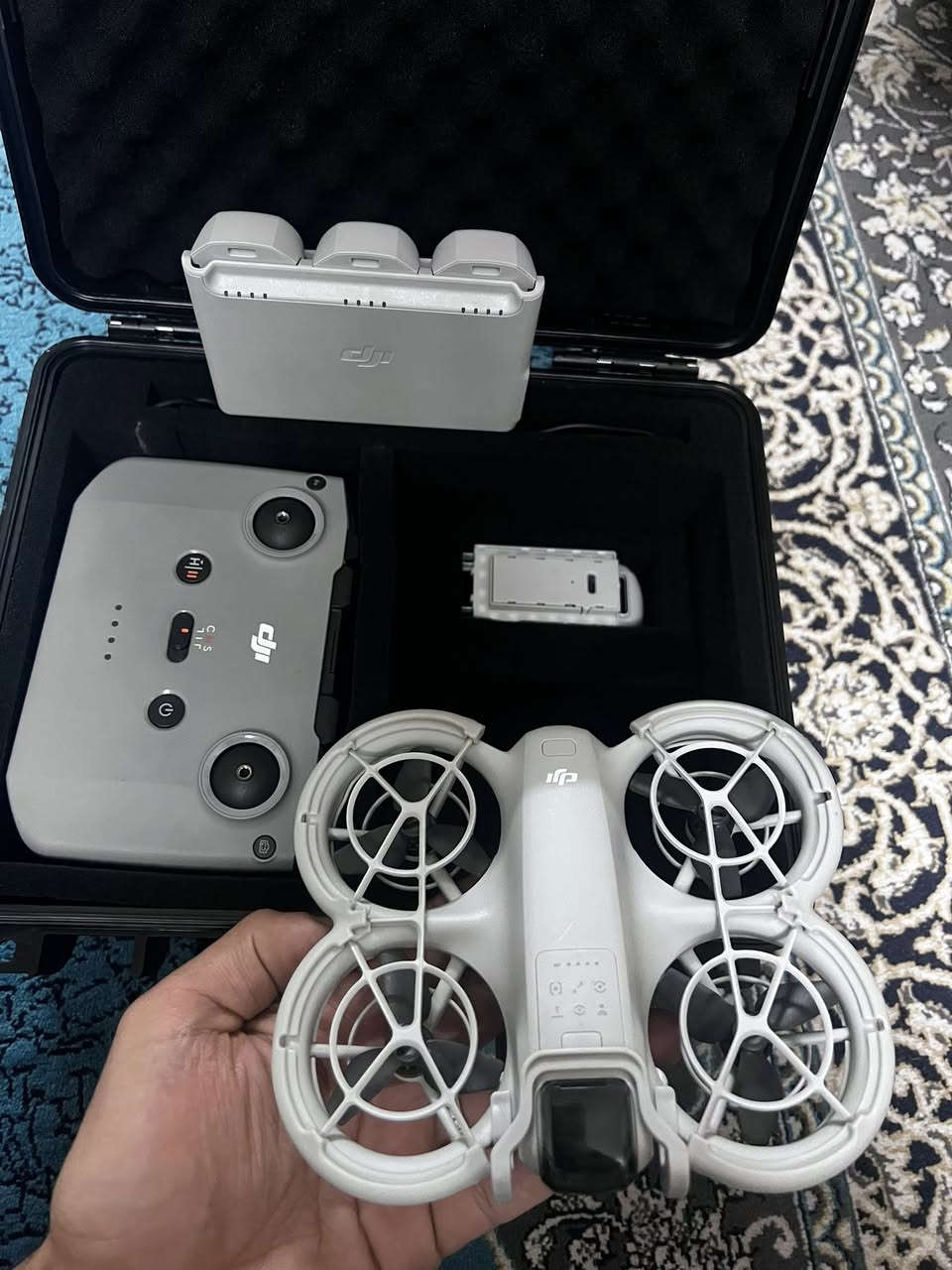 Dji neo

طايره ٥١ دقيقة فقط شخط مابيها وكلش معتني بيها
٣ بطاريات مع شاحن بطاريات 
درع حماية كمبل 
درع حماية جوانب ربر
كونترول 
ليد طيران ليلي 
جنطه 
٦٠٠ الف قفل مابيها مجال ولا حبة متعجبك اعبر المنشور مكلفتني فوك ٧٠٠ هي وغراضها 

بغداد غير متواجد على ماسنجر
*********** 
متوفر واتساب
