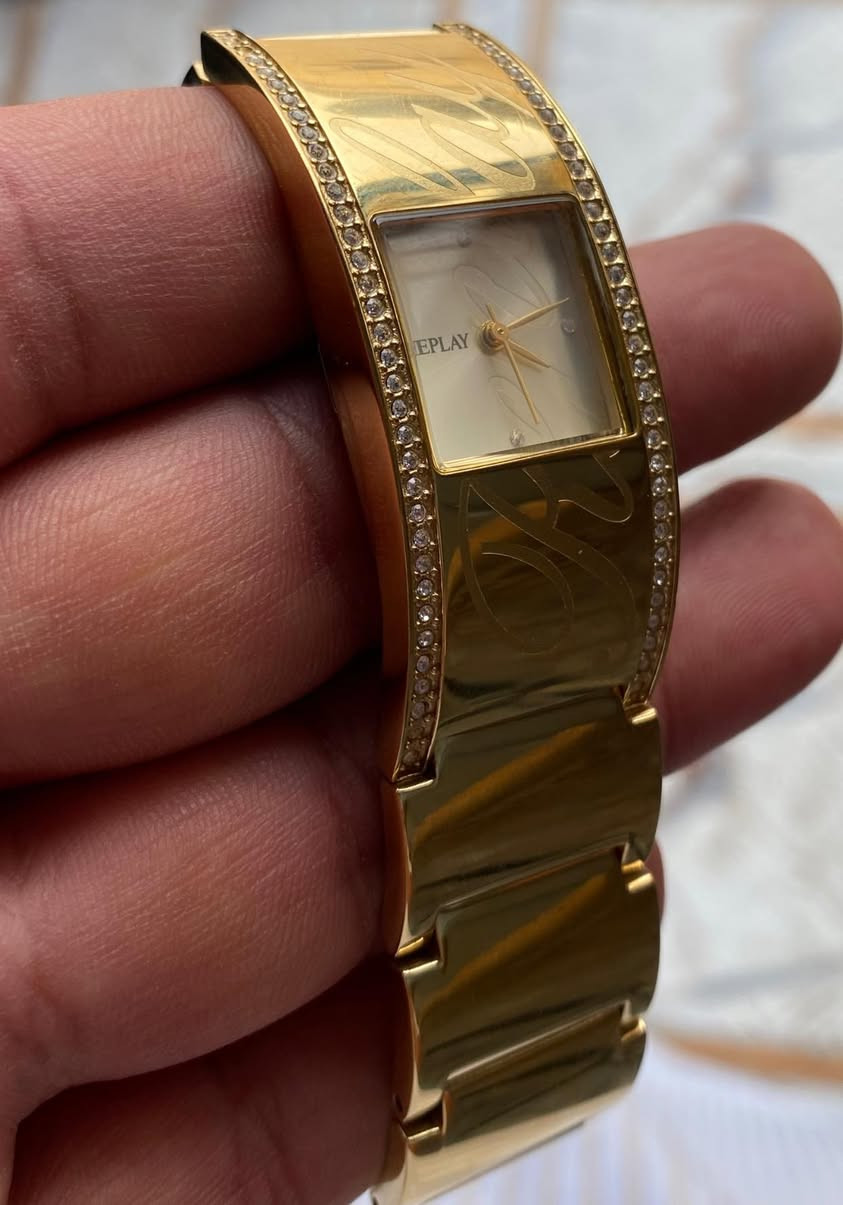 البيع /ساعه نساي نظافه 99% مع الكارتون

السعر 45 الف معا توصيل


**إذا كنت صاحب هذا الإعلان وتريد حذفه لأي سبب، رجاءا أرسل رسالة إلى الدعم الفني**