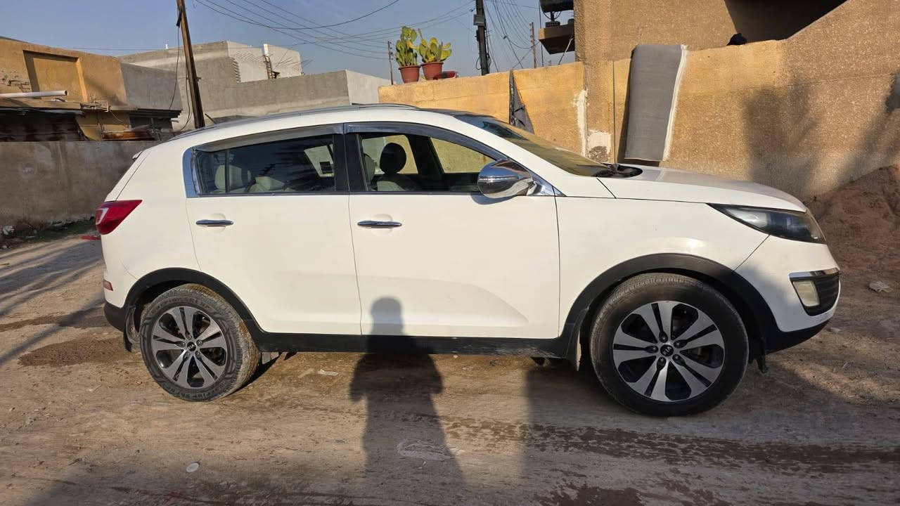 السلام عليكم اخوان 
كيا سبورتج  2011
محرك 2000 دوش
كير أوتو 
ماشيه 168

المواصفات
بانورما 
تحكمات ستيرن
كامراء 
حساسات خلفي وامامي 
مري شفط
كشنات جلد
ويل كب 20

((والسياره بشرط ولا كلوب بالدشبول مشتغل))
(سيارة جاهزة من كلشي)

(السعر 138وبيه مجال )
رقم بغداد بأسمي سنويه وهزه ورقم جديد
مكان السيارة بغداد
للإستفسار(***********) واتساب
