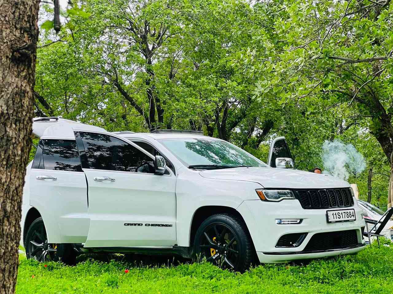 السلام  عليكم ورحمة الله وبركاته 

‏‎‏‎       ——— لـلـبـيع  ———

جيب كراند شيروكي —   Jeep Grand Cherokee

‏‎‏‎وراد خليجي   شركة هارلم .       

‏‎‏‎الموديل           —   2021

فئة.                 —  Limted 

حجم المكينه   —   V6

‏‎‏‎اللون               —    ابيض  

‏‎‏‎المسافه المقطوعه — 56.000 mil 

‏‎‏‎حاله السياره. — مكفول كفاله عام 

‏‎‏‎المواصفات 
-صلايد 
- رادار كبير 
-3 شاشة 
‏‎‏‎- بصمة تشغيل 
‏‎‏‎- بصمة أبواب 
‏‎‏‎-تشغيل عن بعد 
‏‎‏‎-ترحيب عند الاقتراب 
‏‎‏‎-كشنات جلد 
-داخل لونين مميز مشمشي
‏‎‏‎- رادار جانبي 
‏‎‏‎-رادار امامي 
‏‎- رادار خلفي 
‏‎‏‎- شاشه كبيره تدعم نظام الأبل كار باي ونظام الاندرويد 
‏‎-تدفئة ستيرن 
‏‎-گير ماوس 
‏‎-اوتو هولد
‏‎-اوتو ستوب 
‏‎-هندبريك بصمه 
‏‎-٧وضعيات قياده 
‏‎‏‎-كشنات تدفئة 
‏‎‏‎- ستيرن بحركه كهربائيه 
‏‎‏‎- تبريد مركزي 
‏‎‏‎- بگ لايت LED 
‏‎-صندوق كهربائي 
‏‎‏‎- كرسي تبريد و تدفيه 
‏‎‏‎-كرسي السايق والراكب بحركه كهربائيه
‏‎‏‎-تحكم ستيرن جهتين 
‏‎‏‎-تحديد سرعه 
‏‎‏‎-مانع انزلاق 
‏‎‏‎-ليد نهاري
‏‎‏‎-كامره خلفيه دواره 
‏‎‏‎باقي المواصفات المعروفه 

‏‎‏‎رقم السياره    — بغداد  

‏‎‏‎للأستفسار.     — ***********
وەتساپ رانية, السليمانية
