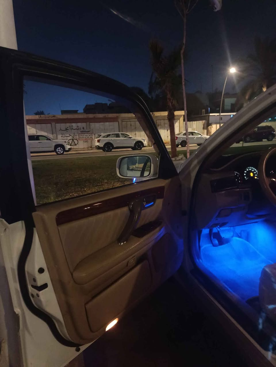 سياره جنون ملكه للبيع سعرها 140 ورقه وبيها مجال بسيط نظيفه شرط الفحص تحويل ثاني يوم با اسمك كشن كهربائي اربع دكم فول مواصفات العنوان البصرة الاتصال على الرقم *********** البصرة, العراق
