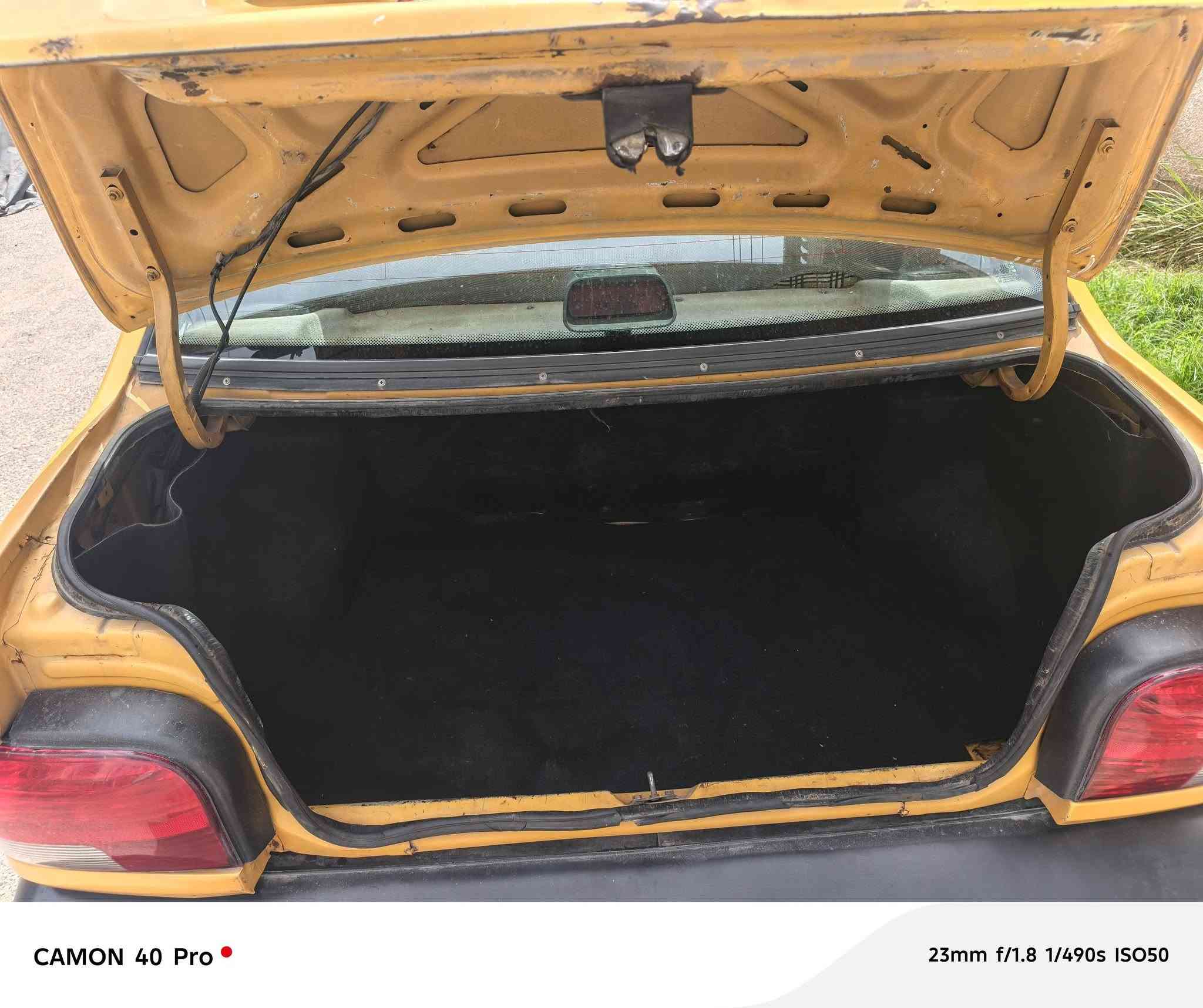 سلام عليكم سيارة سايبة موديل 2012 سيارة جاهزة من كلشي محرك و كير شواصي بلاديات جديد صدر و دوشمة جديدة مكفولة من ضربة ولا صبغ مصفرة هيئة وغرامات راعية متوفي وهلة موجدين ويحولون ماعدهم شكال يكملون معاملة و يحولون الاستفسار عن رقم *********** مكاني حي الجهاد
