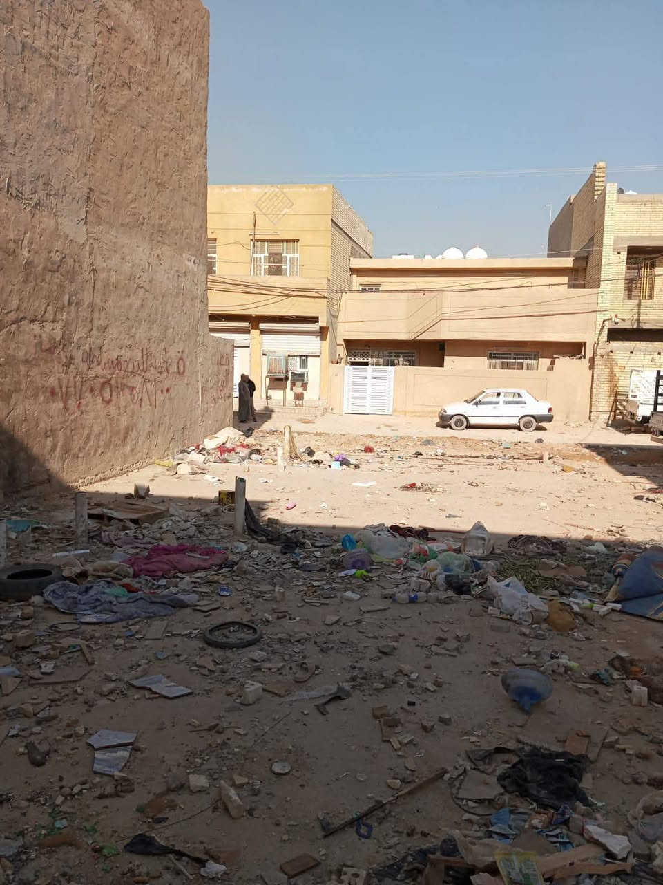سلام عليكم قطعة للبيع مساحه 200متر بسكينة شارع المكاتب قرب القنات بسعر مناسب جداً ***********
