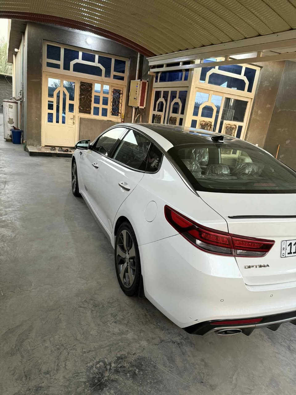 كيا اوبتما جي تي لاين خليجي
السياره مكفوله كفاله عامه من الصبغ والضربه
مواصفات vip1/1
مكينه 2400 ماشيه 132
لون ابيض صدفي 
دخول ذكي بصمه تشغيل وبصمه ابواب 
رقم بغداد جديد باسمي شخصياً 
تبريد بيانو قطعتين منفصل 
بانوراما سقف كامل ثلاث حركات 
ستيرن اسبورت رياضي 
تدفئة ستيرن مع فول تحكم ستيرن 
شفتات سرعه ثلاث انضمة قياده 
كشنات جلد كهربائيه تدفئه تبريد مع تخزين وضعيتين قياده 
الكشنات الخلفيه ايضاً تدفئه تبريد 
حساسات امامي وخلفي 
لد امامي خلفي ليزر 
لايت زنون ناصي عالي متحرك مع حركه الستيرن 
رادار تنبيه عند اقتراب سياره من الخلف او الجوانب 
دسكات رياضي عدد 4 جي تي 
ويل سبورت حجم 18
حساسات ضغط هواء الاطار 
نضام نزول منحدرات اوتو هولد 
صندوق نضام ذكي فتح الجنطه عند الاقتراب من السياره 
سستم نضام الصوت harman/kardonمع مضخم صوت عدد 2
هاند بريك بصمه كهرباء 
بردات خلفيه شركه 
نضام شحن الهاتف واير ليس لا سلكي 
المري كهرباء شفط قلابه مع رادار جانبي 
4 كامرات 360 درجه 
وبعد هواي مواصفات ما مذكوره 
مكان السياره : بغداد 
السعر : 185 بيه مجال بسيط 
***********
