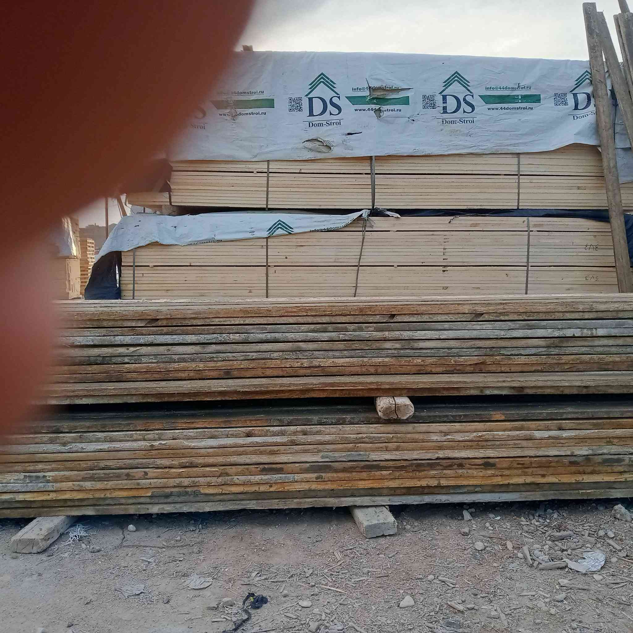 خشب روسي مستعمل +خشب روسي راقي جديد +جكات مستعمله شغله وحده كلش نظيف شيش تسليح بانواعه كوفه ش المعمل ***********مخازن اياد ابو ميثم
