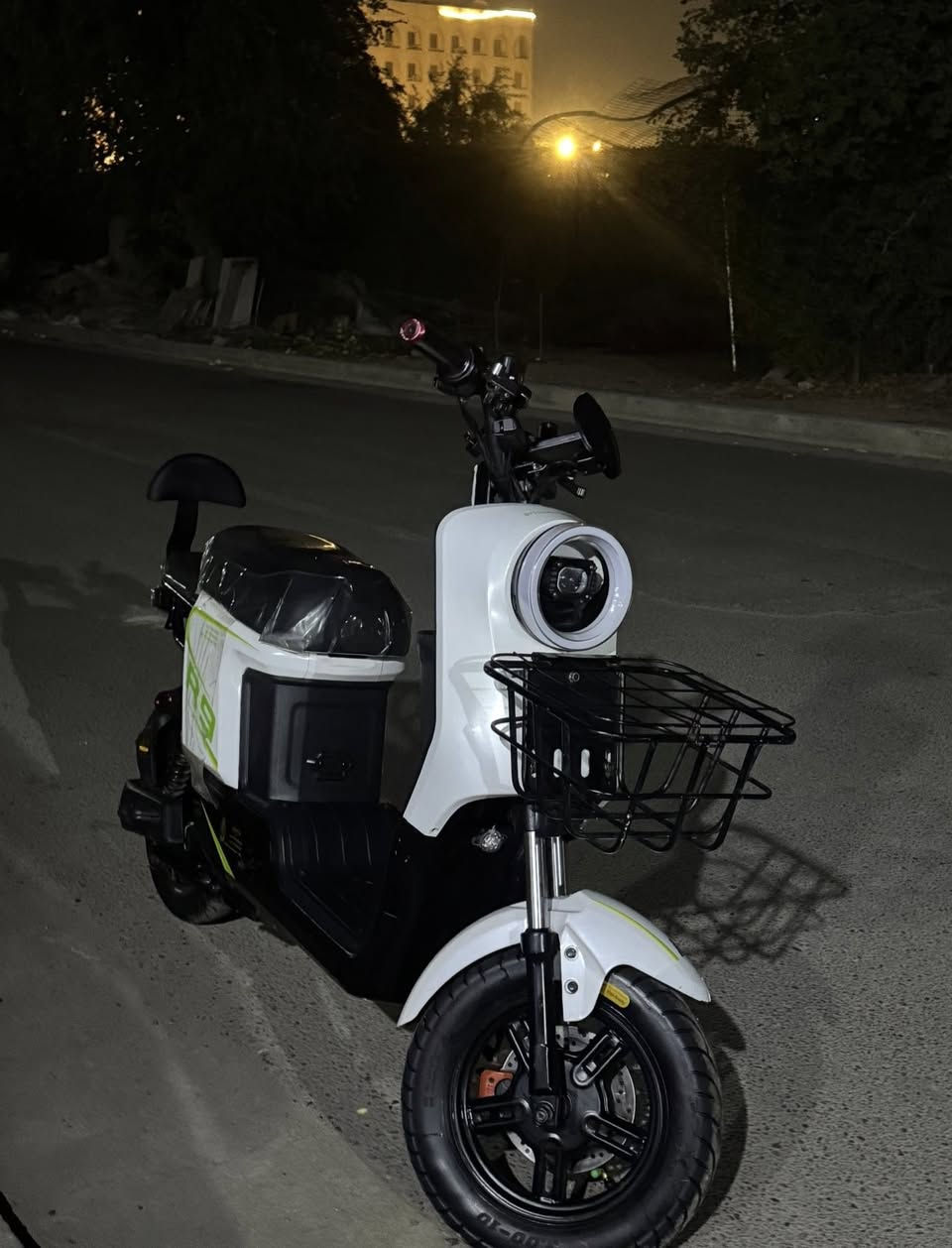 R9

السلام عليكم

للبيع دراجة R9 حالة نظيفه 

موديل 2025 

بدون شخوط

كفرات بلاديه 

بدون ضربه 

لايتات LED+ لايتات زينون+اضاءات تحتيه

شاشه تحديد اعطال

السرعه 60 حقيقي

تمشي من 30-40 كيلو 

بطاريات دبل بعدها جديده 

بريكات دسك دهن (امامي خلفي)

سويج بصمه سعره 

كل الغراض بلاديه 

دبلات خلفي غاز عدد ثنين 

دبلات امامي هيدروليك 

رجوع خلفي R

السعر 450,000 الف وبيها مجال بسيط جداً 

مكان بغداد***********
