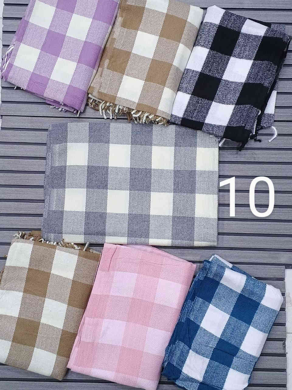 عرض خاص ✨️ 
الترند وكاله خاصه 🔥 
سكارف شتائي خامه زيتي ✅️ 
متوفر بعده نقشات 🔢 
عرض نار سعر الدرزن : 40الف فقط 
الخامة شرط الفَحص 
هاتف : ***********
