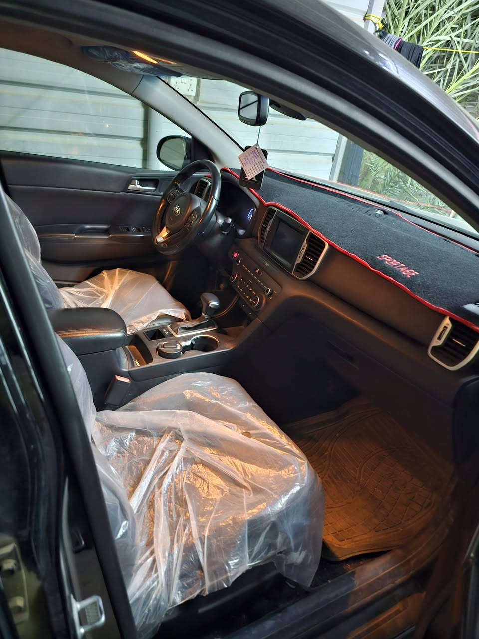 سبورتاج 2017 اصل  رقم انبار  مواصفات EX نص فول بصمة بصمة ابواب شاشة ابل كاربلي داخل جلد ملكي اسود مثبت سرعة مكينة GDI معلاية بدون دوانز كير ومكينة خير من الله صدرها خير من الله تبريد ثلاجة تدفأ ماشية 84 الف ميل فقط حادث امريكآ باب خلف السائق وربع جاملغ خلفي *********** مكانها الانبار عامرية الفلوجة سعرها 145$ وبيها مجال
