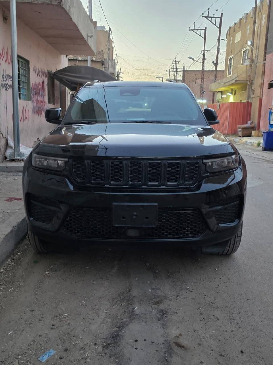 السلام عليكم شباب
Jeep Grand Cherokee Laredo 
السيارة موديل 2025 وارد امريكي ضربتهة خفيفة  ماشية 12 الف محرك 6 سلندر 3600 كير 8 نمر 
مواصفاتهة 
سلايد روف تشغيل بصمة ودخول ذكي كامرة خلفية تحكمات ستيرن حساسات مثبت سرعة المحافظة على المسار كشنات تدفئة تحكم كهرباء
السيارة مصلحة وكاملة ومرقمة بغداد بس الصور قبل لاتترقم 
شباب السيارة مدخلهة بكتاب شهداء اسويلك وكالة وسنتين واحولك السيارة بااسمك سعر السيارة 360 وبيهة مجال
***********
