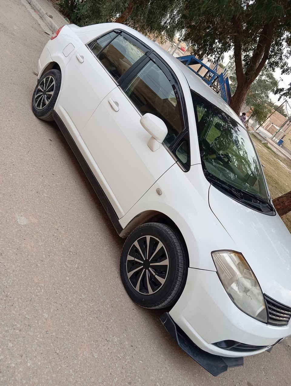 نيسان تيدا خليجي موديل 7  محرك 1600
حداديه جديده كير محرك مكفول 
تبريد ثلج 
رقم بصره مشروع وطني 
مكاني كربلاء  
ضربته  جاملغ خلفي السائق فقط هلال جاملغ صبغ
سعره ب75  
بيه  شادله منضومت غاز تكدر تبيعه  مو ضروري لأن قتصاديه اصلا 
شاشه اندرويد 
زنون 
كامره 
جام كهربائي 
***********
