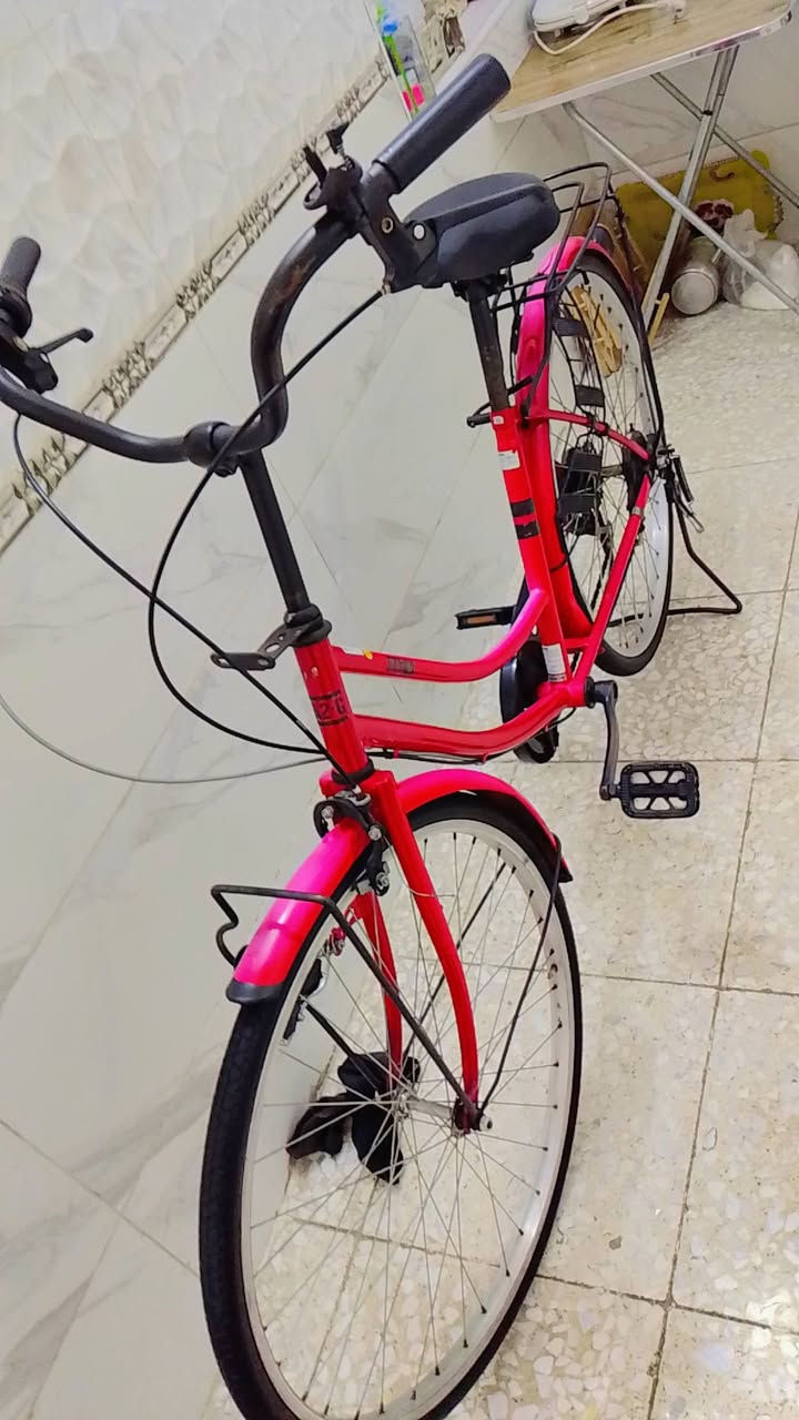 السلام عليكم بايسكل بناتي 2020 جديد
مختم لون وردي🩷ابريك بل مكان امامي خلفي كير 1/6 
تايراته جدد اوياله صافيه من العواج لايت ثلجي شغال 
سعر 75 وبي مجال مكاني بغداد مدينة الصدر الاستفسار علة الماسنجر او على الرقم ***********
